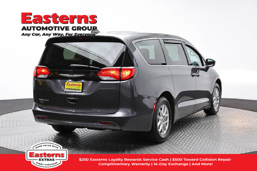 Used 2022 Chrysler Voyager LX FWD image 6