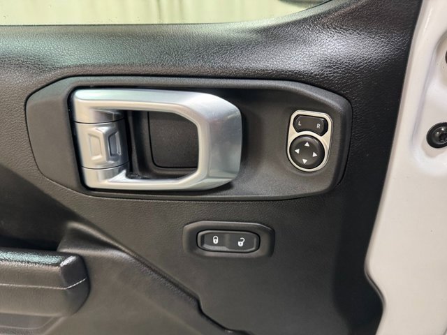 Used 2022 Jeep Gladiator Rubicon w/ Cold Weather Group image 17