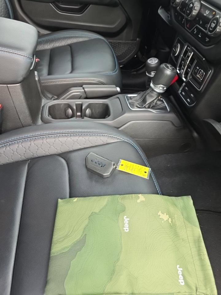 Used 2024 Jeep Wrangler High Altitude AWD/4WD image 18