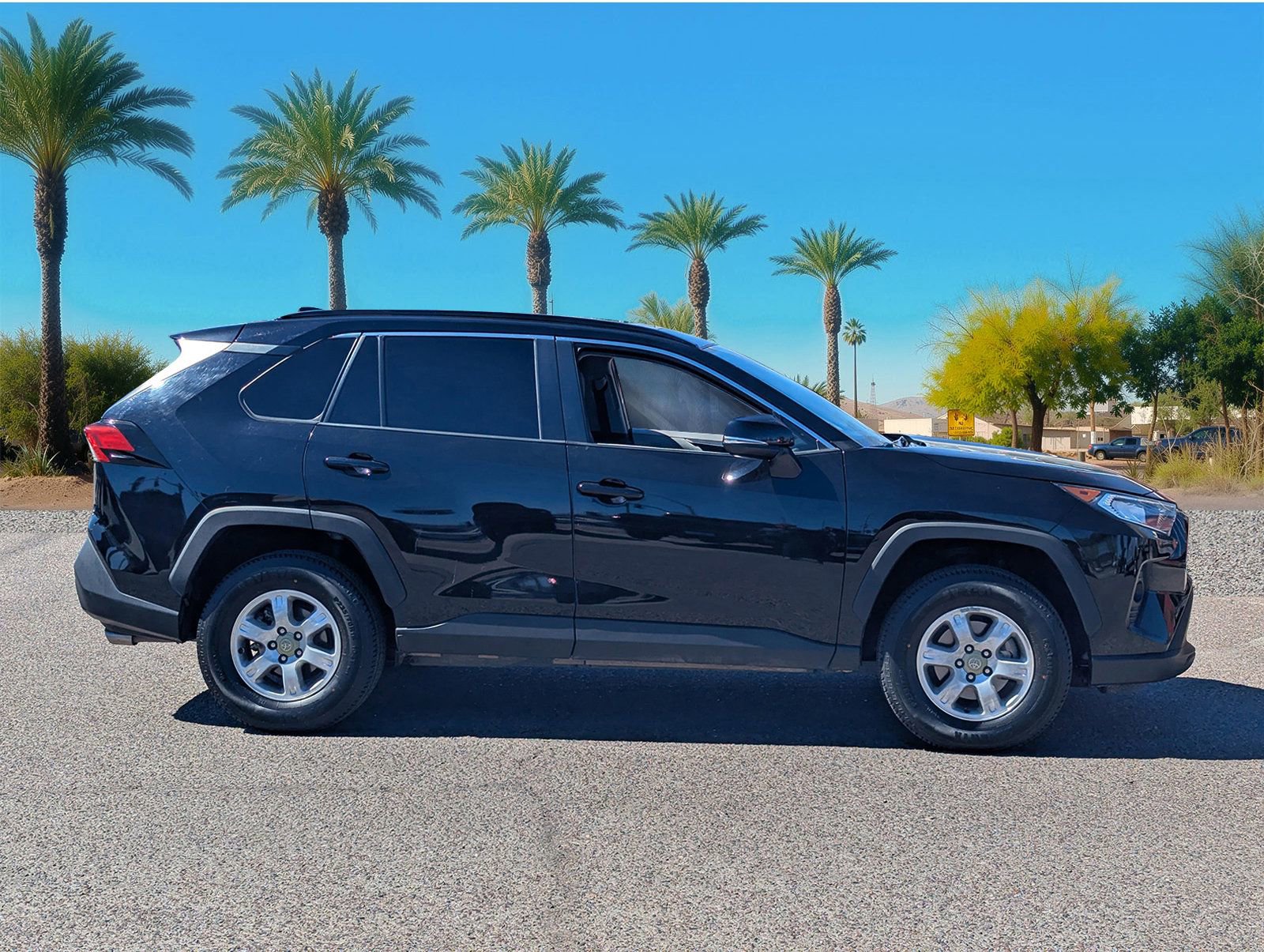 Used 2021 Toyota RAV4 XLE w/ Convenience Package image 7
