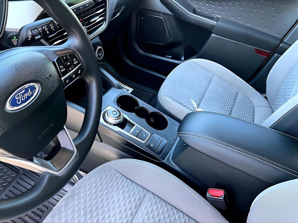 Used 2020 Ford Escape SE image 21