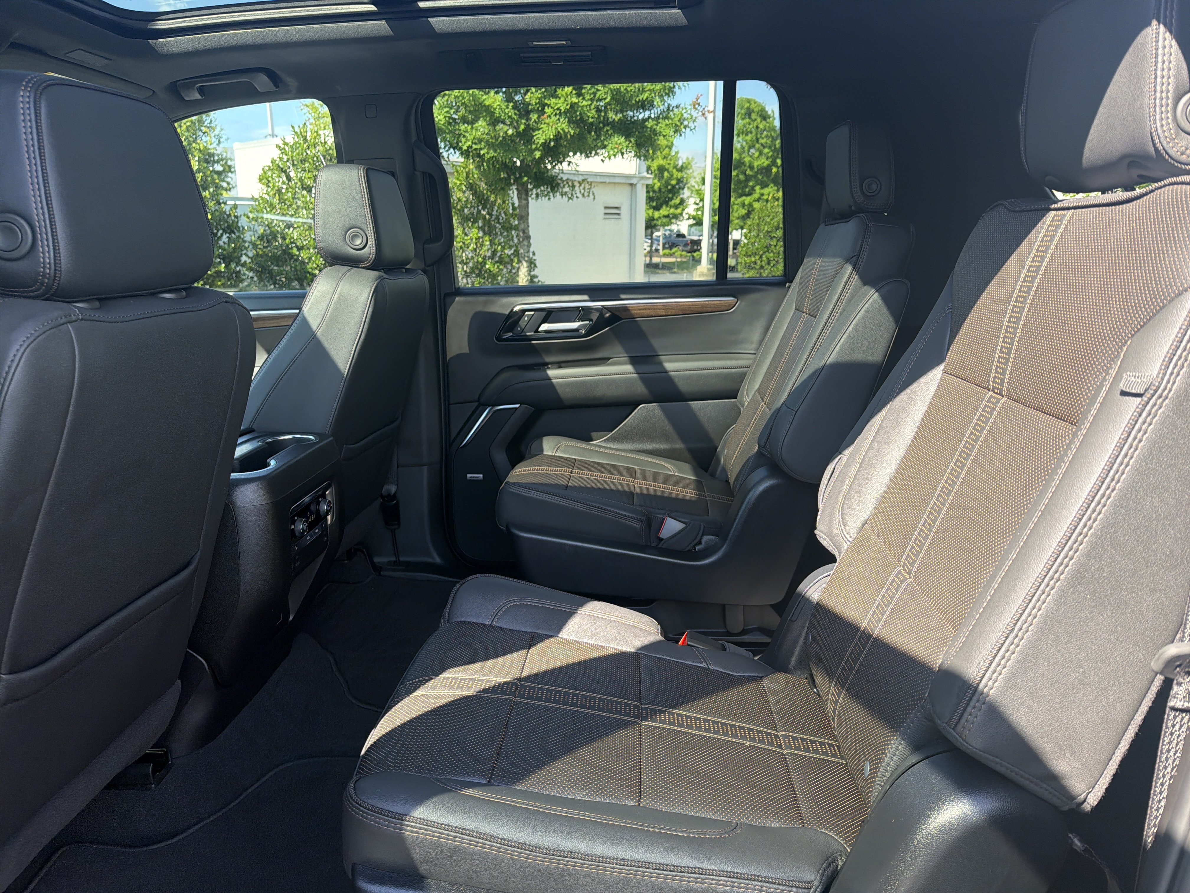 Used 2025 Chevrolet Suburban High Country w/ Sun And Tow Package AWD/4WD image 26