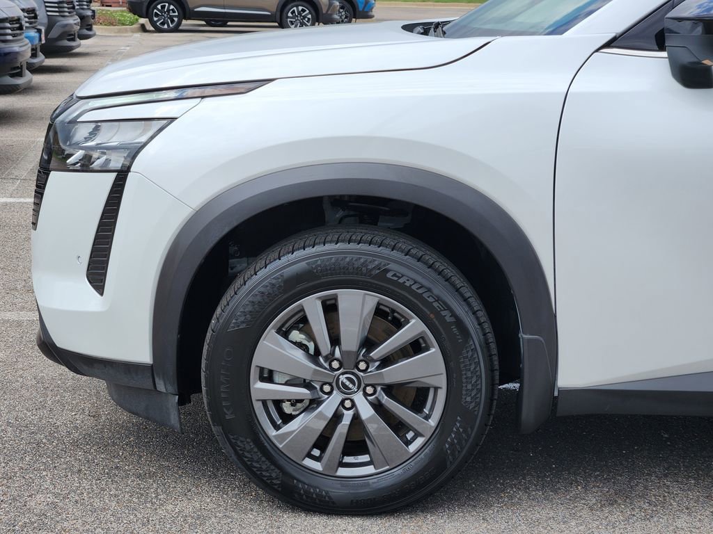 New 2026 Nissan Pathfinder SV image 6
