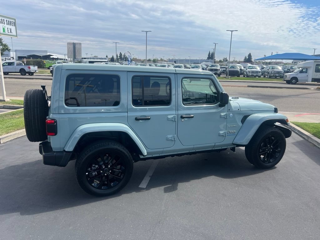 Used 2024 Jeep Wrangler Unlimited Sahara w/ Technology Group AWD/4WD image 15
