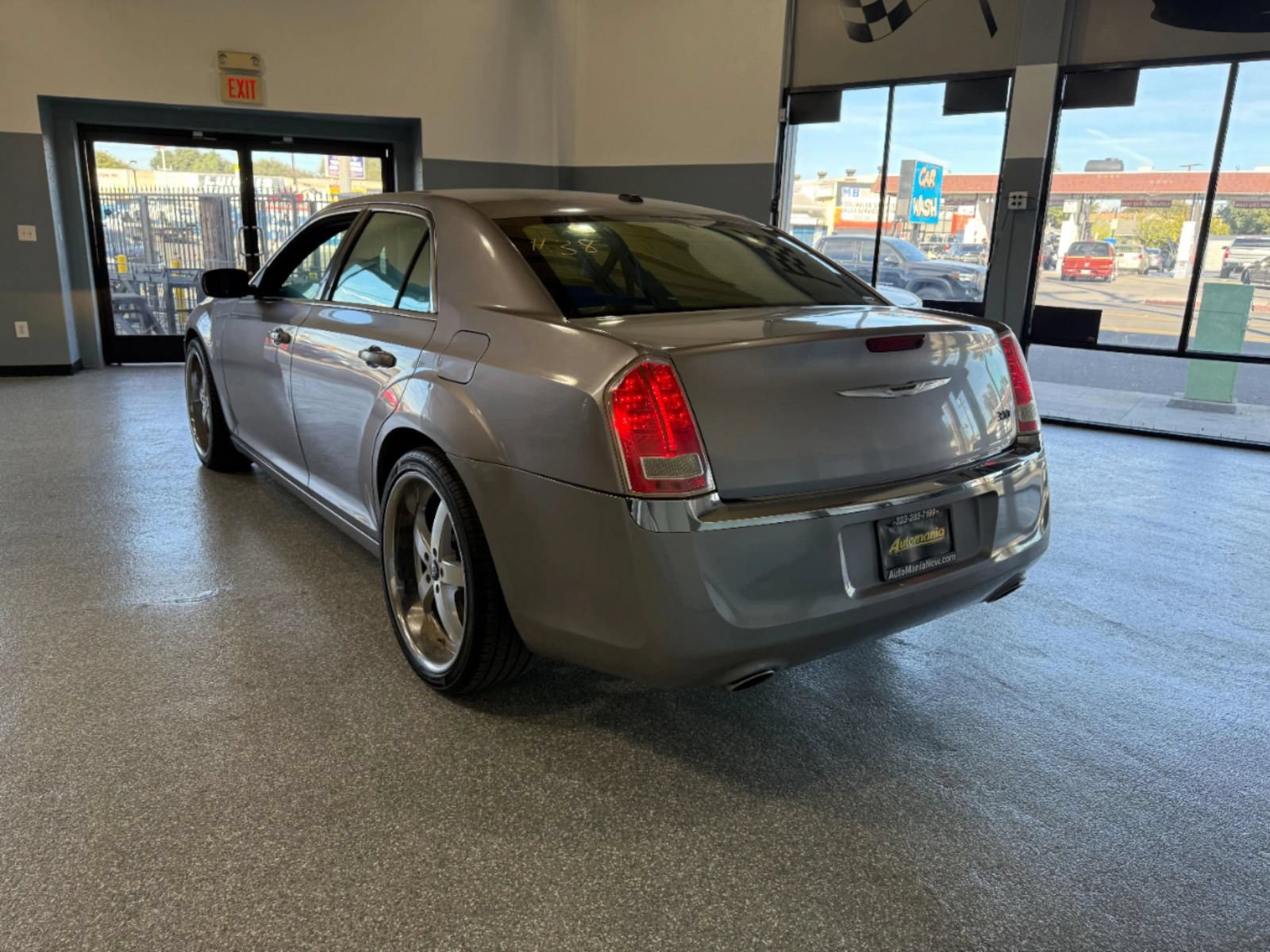 Used 2013 Chrysler 300 RWD image 5