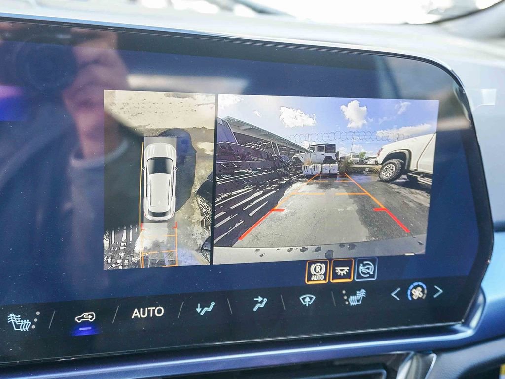 New 2026 Chevrolet Equinox EV LT FWD image 23