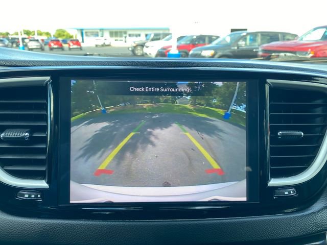 Used 2024 Chrysler Pacifica Touring-L image 28