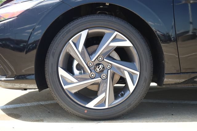 New 2026 Hyundai Elantra Limited FWD image 8