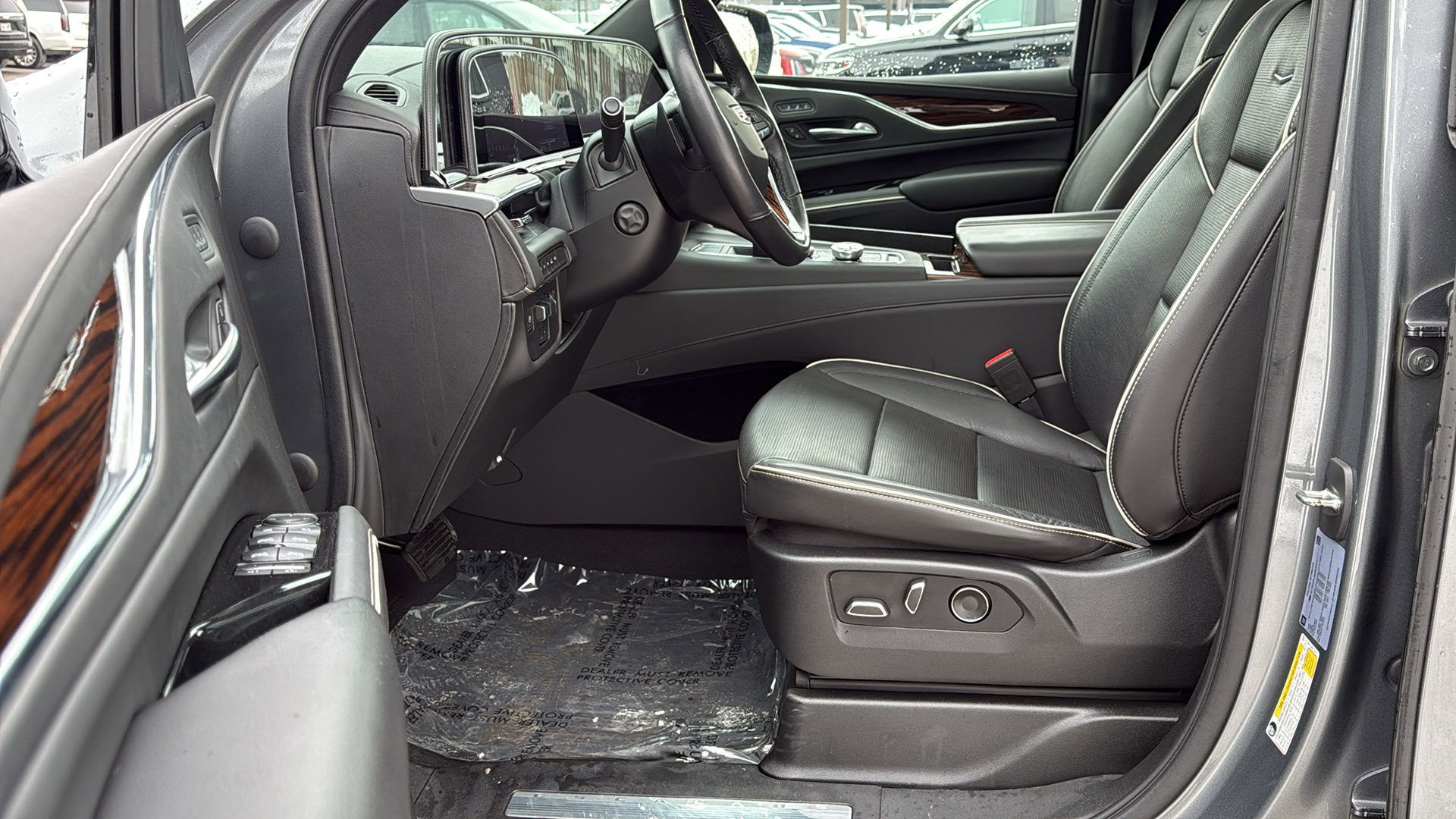 Used 2021 Cadillac Escalade ESV Premium Luxury w/ Performance Package image 8