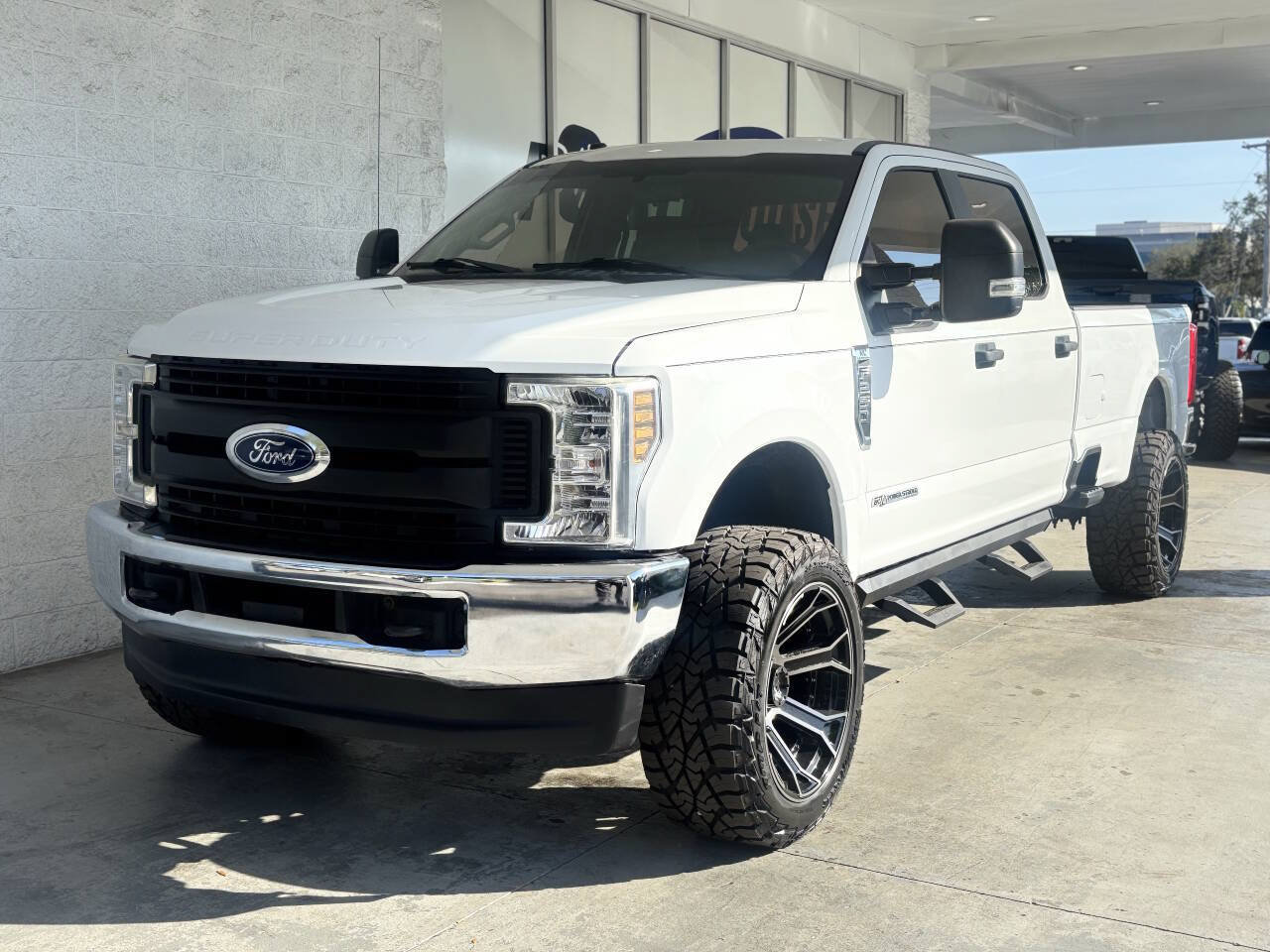 Used 2019 Ford F250 XL w/ Power Equipment Group AWD/4WD image 3