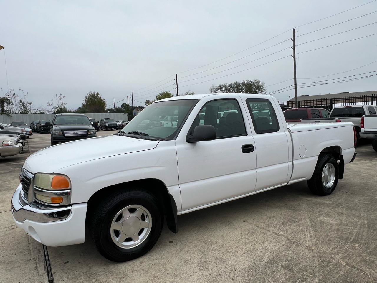 Used 2003 GMC Sierra 1500 2WD Extended Cab w/ Exterior Appearance Package image 2