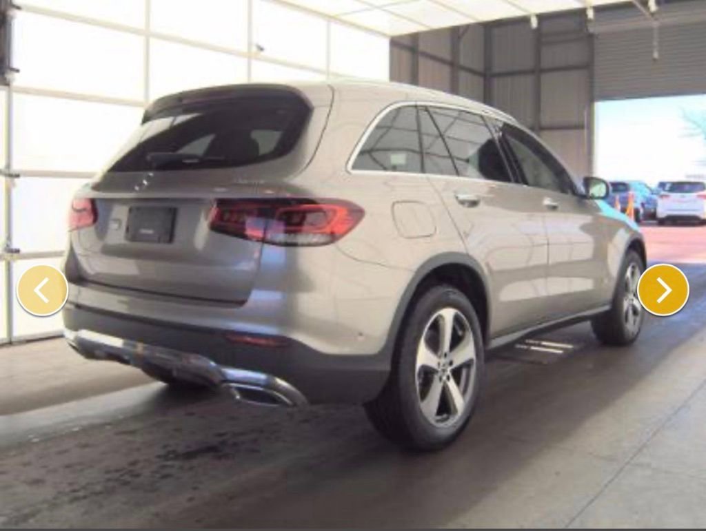 Used 2021 Mercedes-Benz GLC 300 4MATIC w/ Premium Package image 4