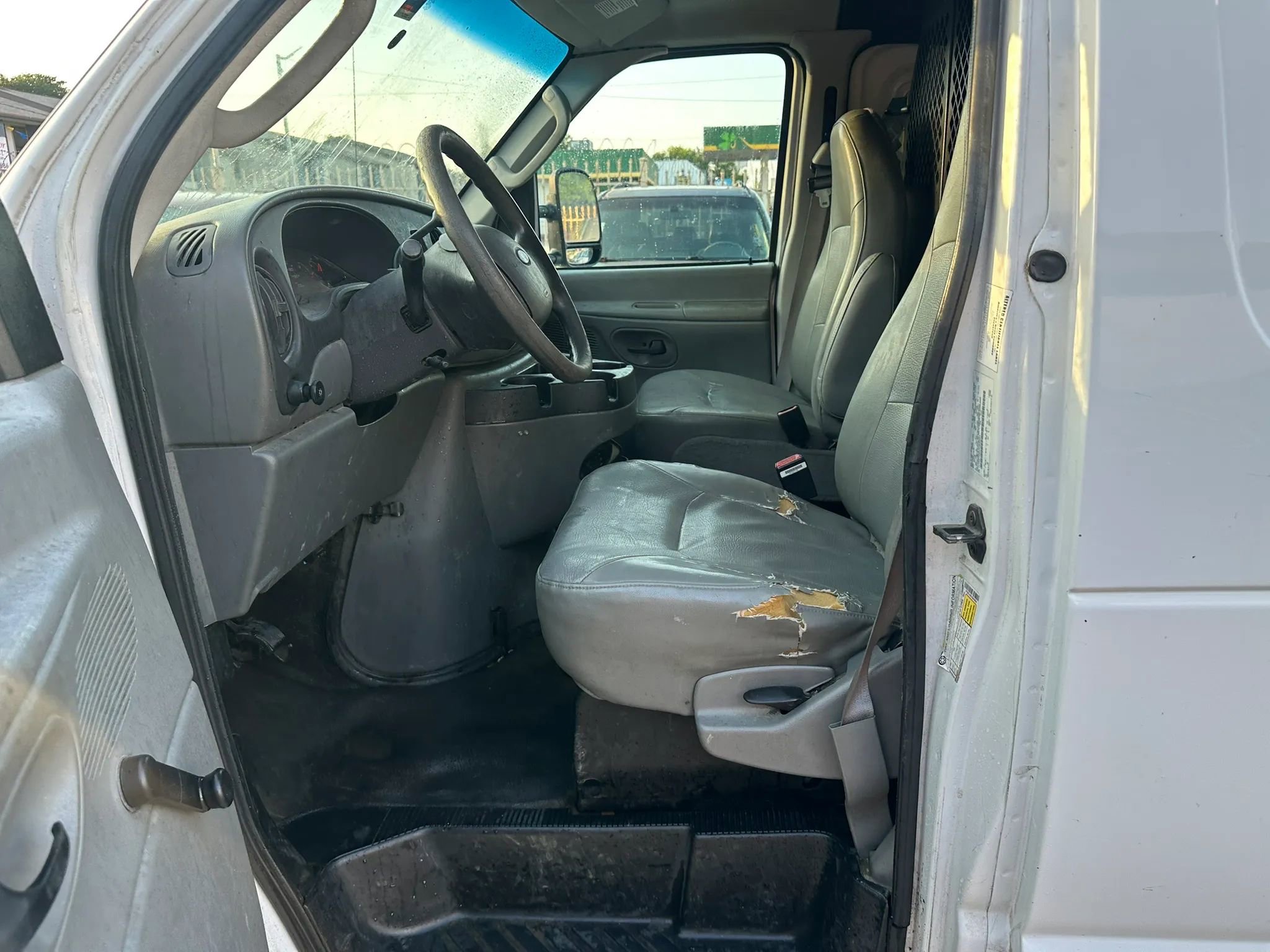 Used 2007 Ford E-150 and Econoline 150 RWD image 4
