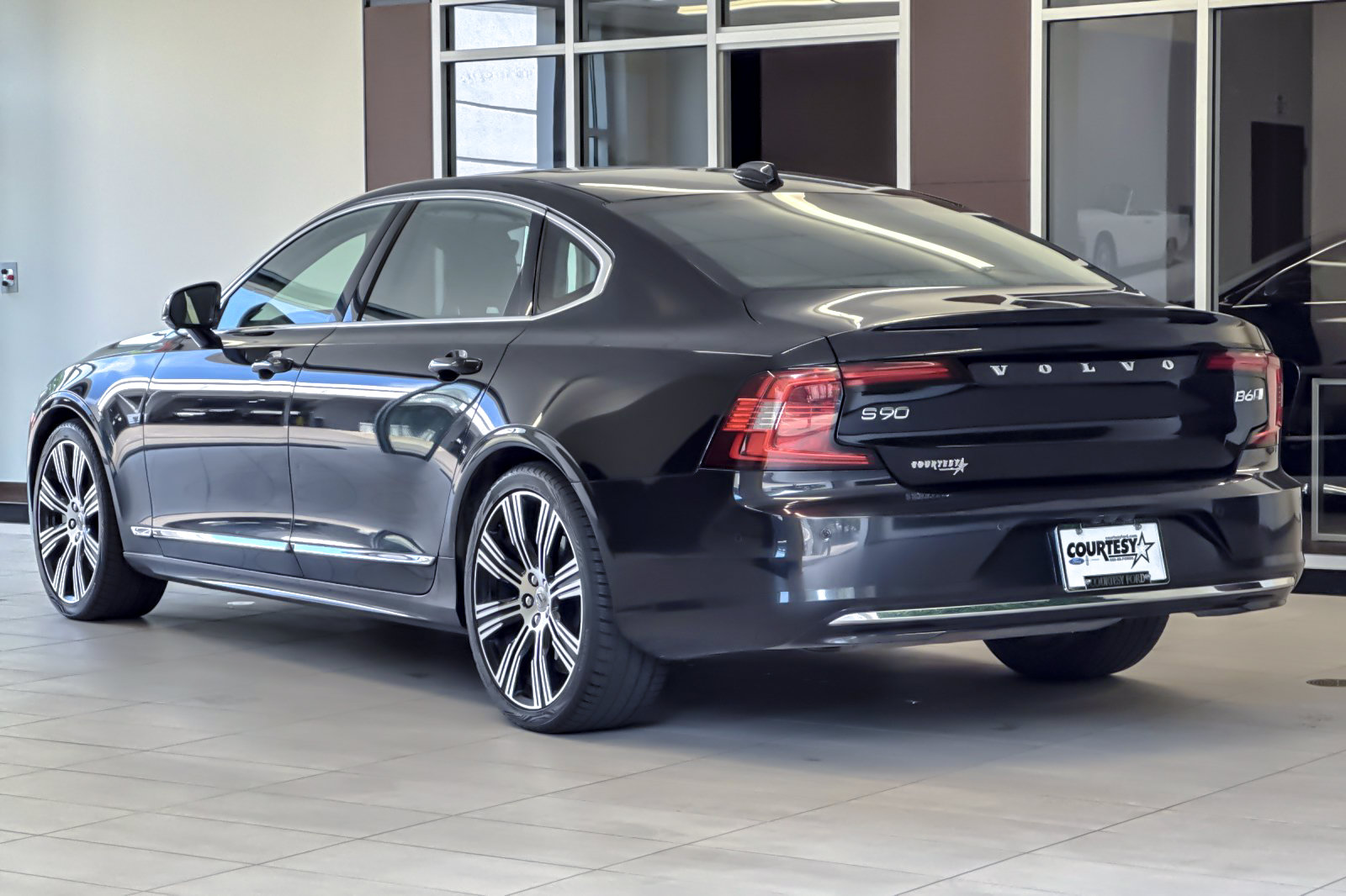 Used 2023 Volvo S90 B6 Plus w/ Protection Package Premier AWD/4WD image 6