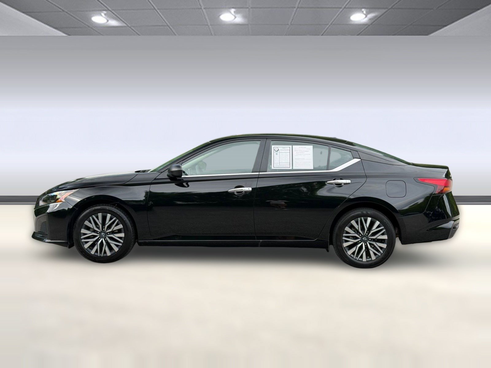 Used 2024 Nissan Altima 2.5 SV AWD/4WD image 2