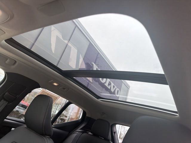 Certified 2025 Volvo XC40 B5 Core image 26