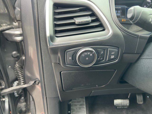 Certified 2022 Ford Edge Titanium AWD/4WD image 12