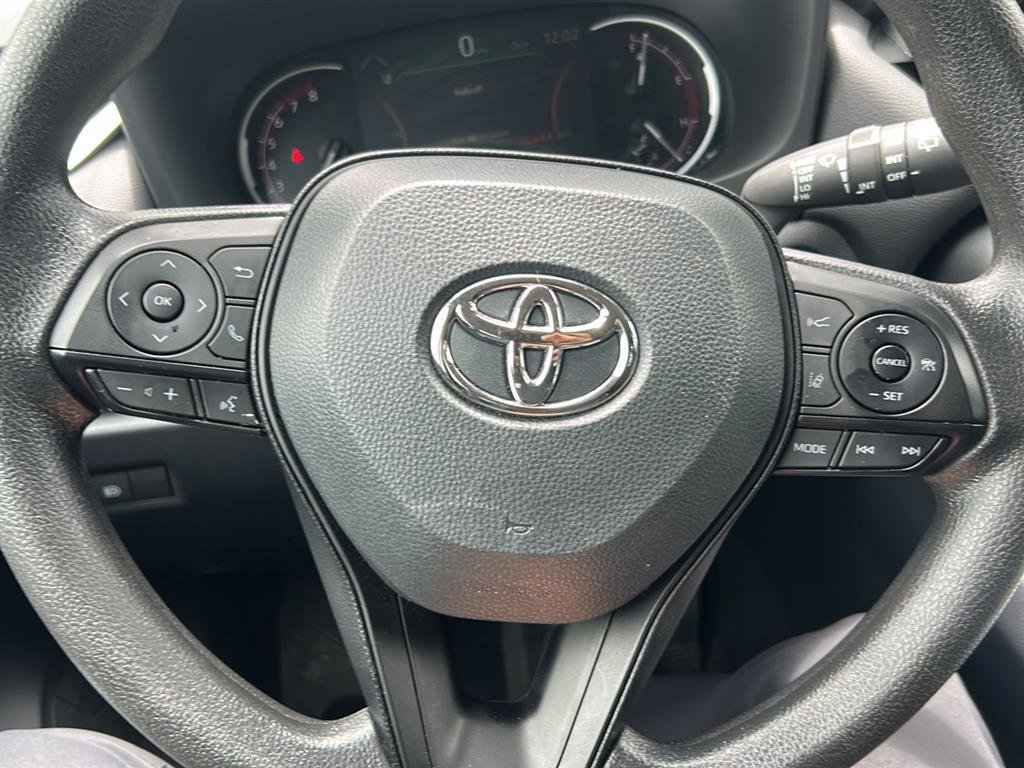 Used 2025 Toyota RAV4 XLE FWD image 9