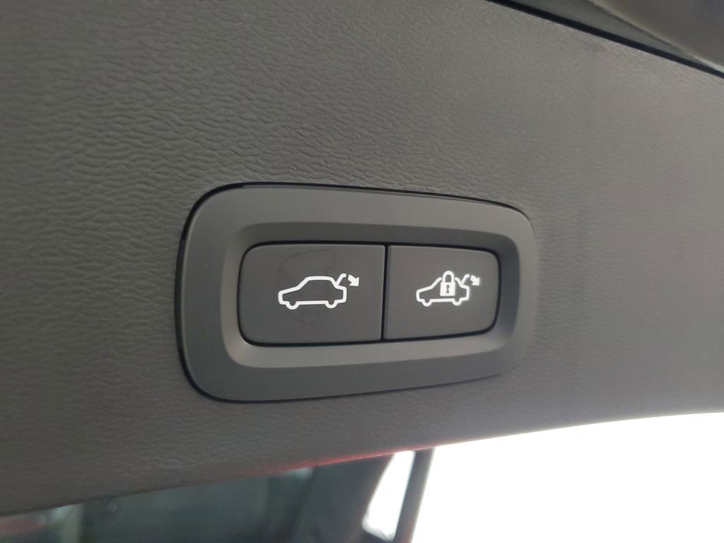 Certified 2025 Volvo XC40 B5 Plus image 11