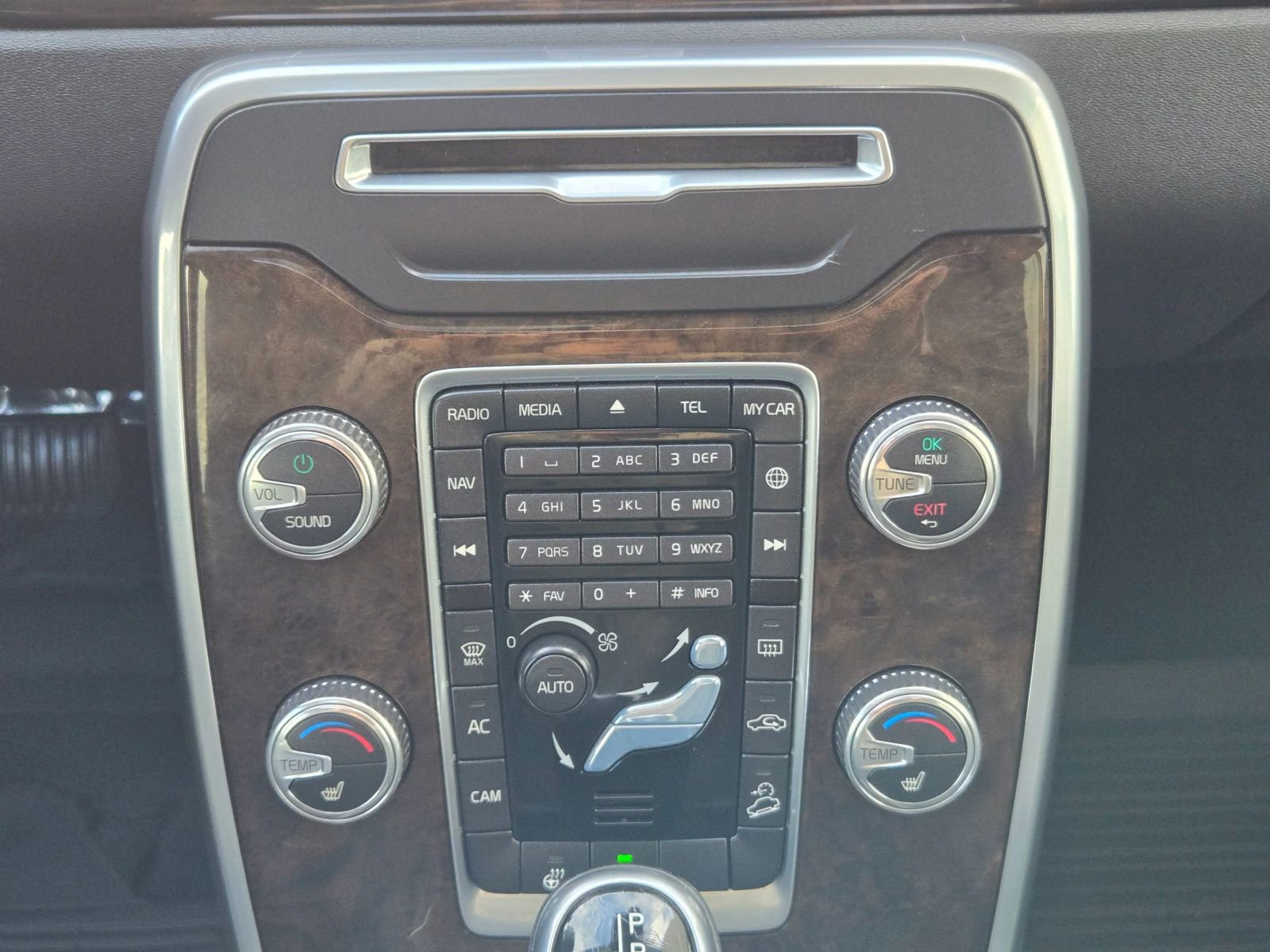 Used 2016 Volvo XC70 T5 Premier w/ Proximity Package image 26