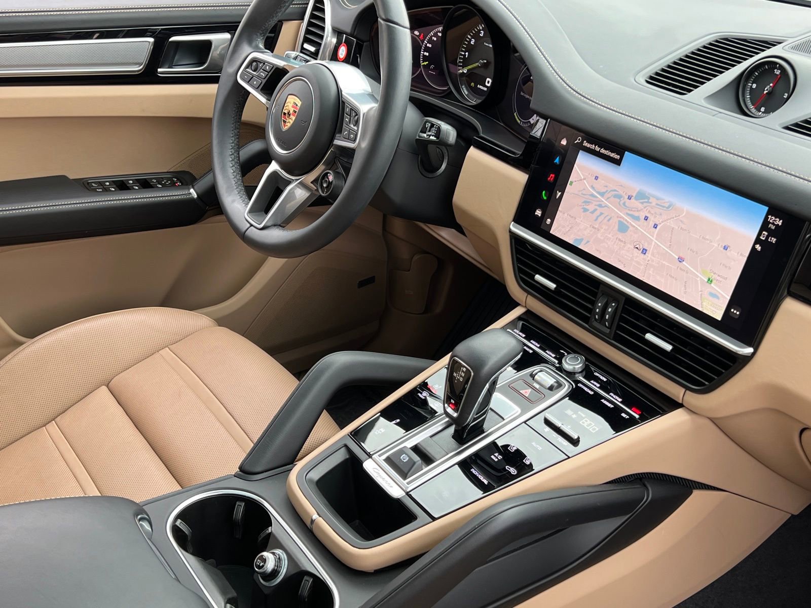 Certified 2023 Porsche Cayenne Platinum Edition image 13