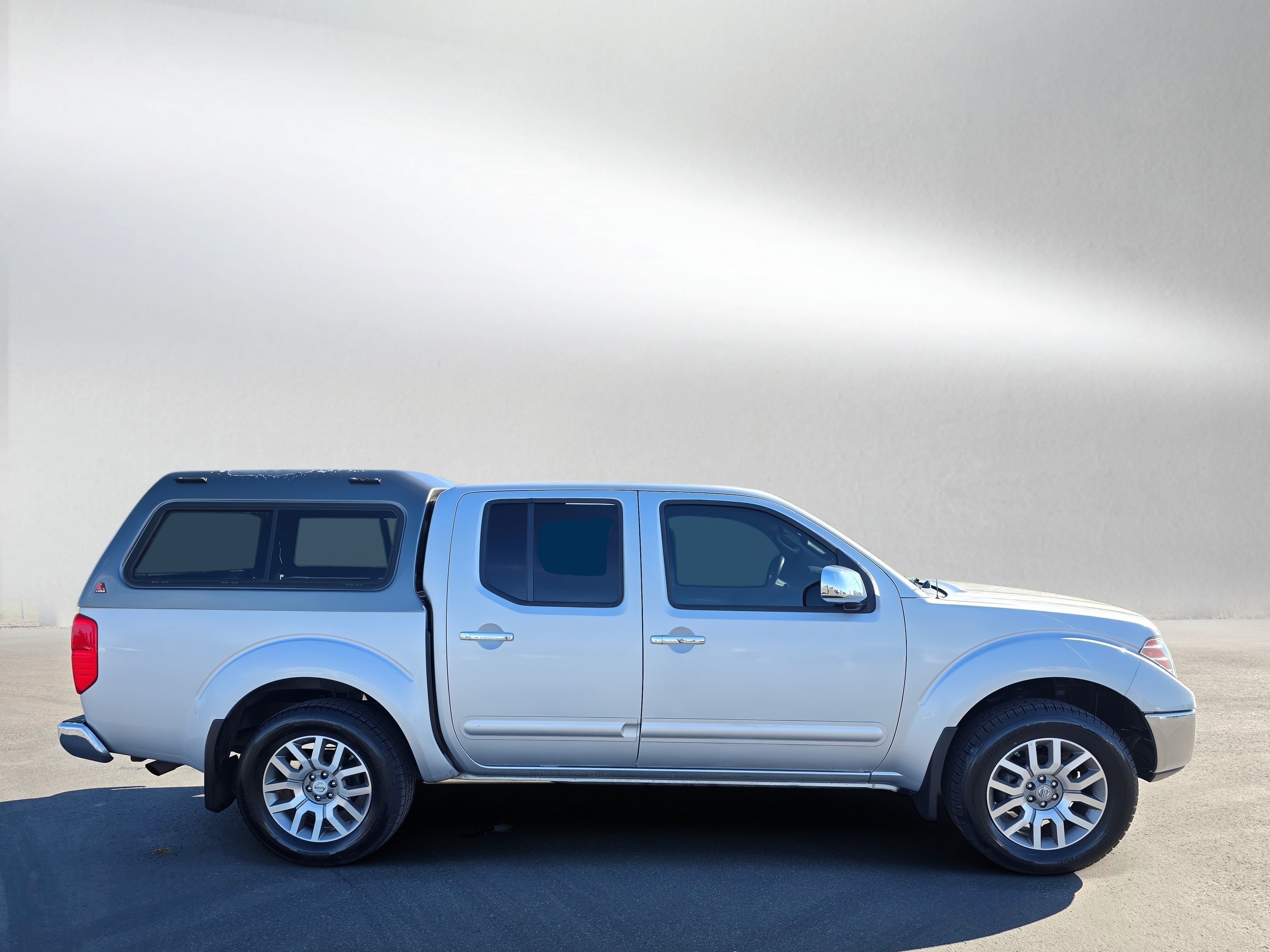 Used 2013 Nissan Frontier SL AWD/4WD image 6