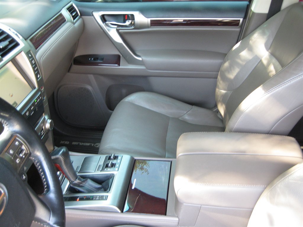 Used 2014 Lexus GX 460 w/ Premium Package AWD/4WD image 29
