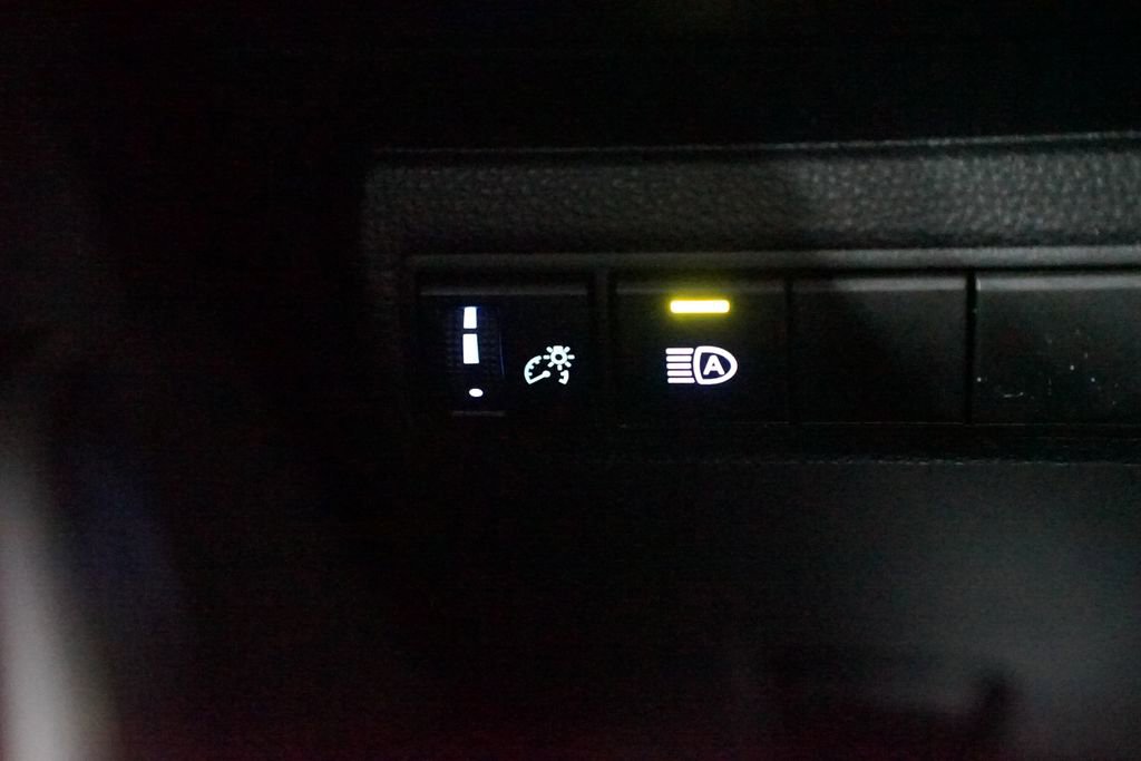 Used 2022 Toyota Corolla SE w/ SE Premium Package image 24