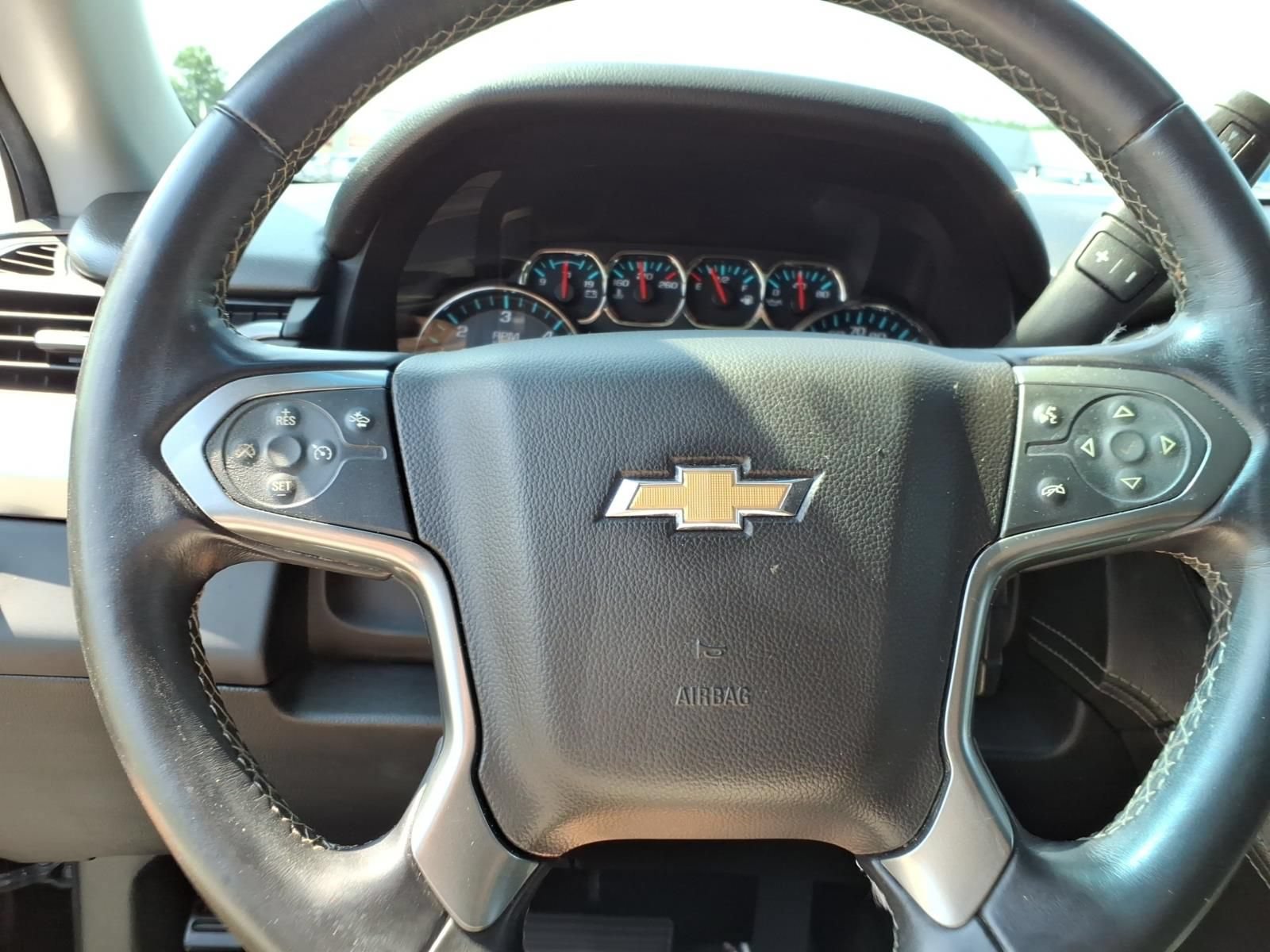 Used 2017 Chevrolet Suburban LT RWD image 26