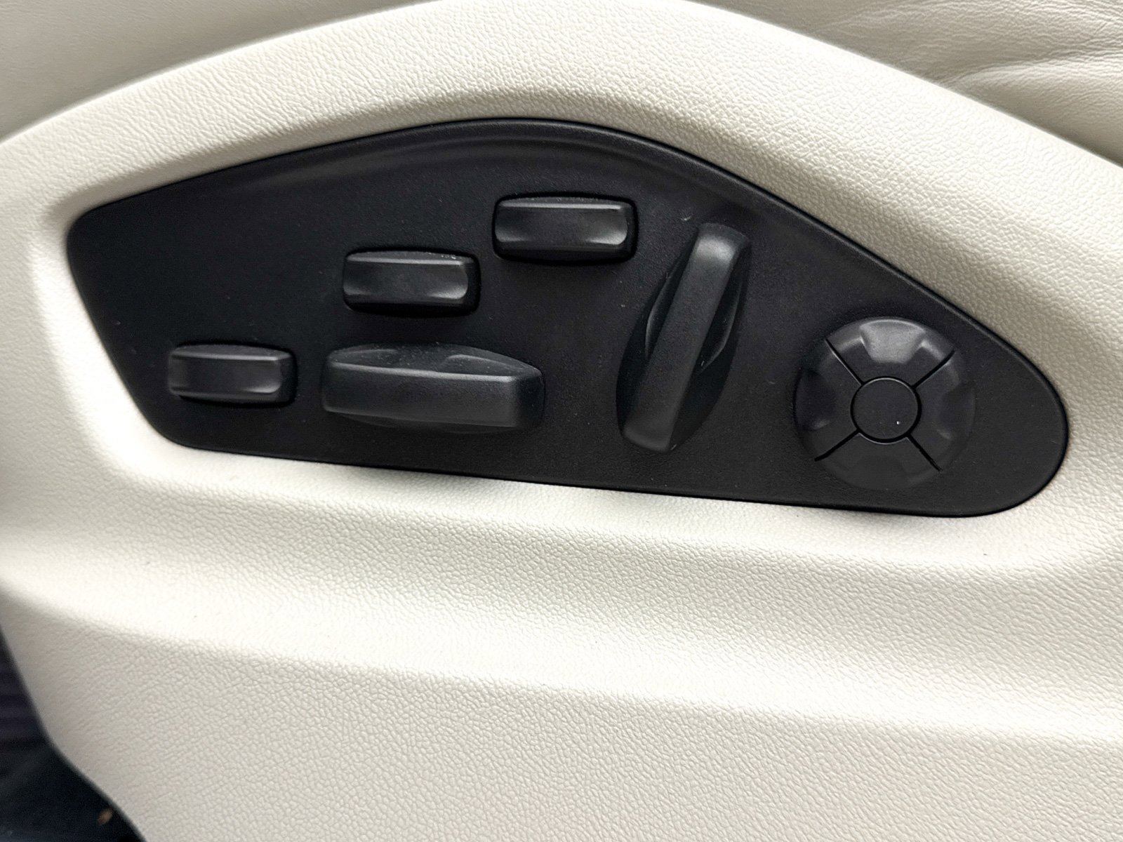 Used 2022 Porsche Cayenne Turbo image 38