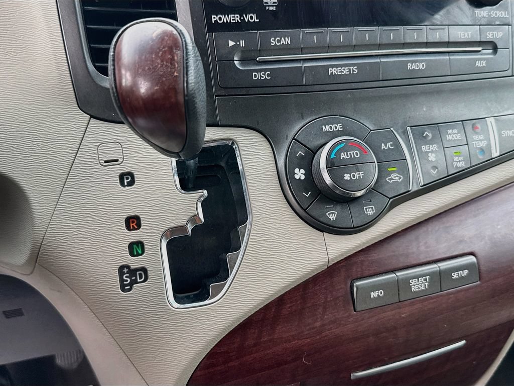 Used 2014 Toyota Sienna XLE FWD image 15