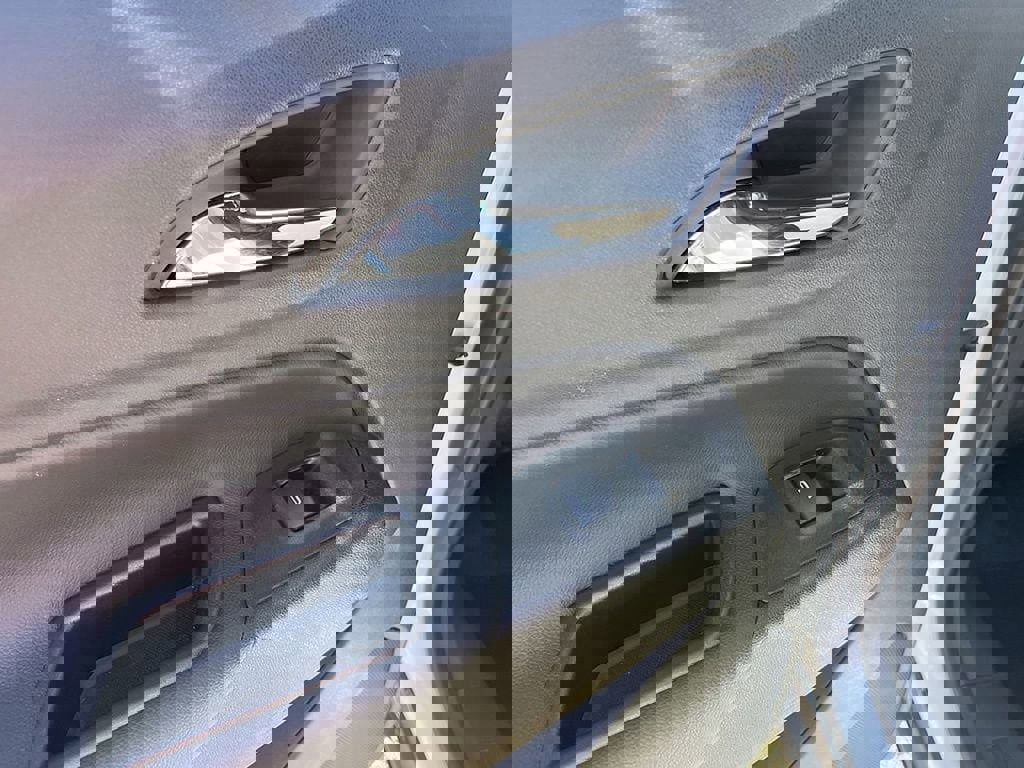 Used 2023 Chevrolet Equinox LT image 44