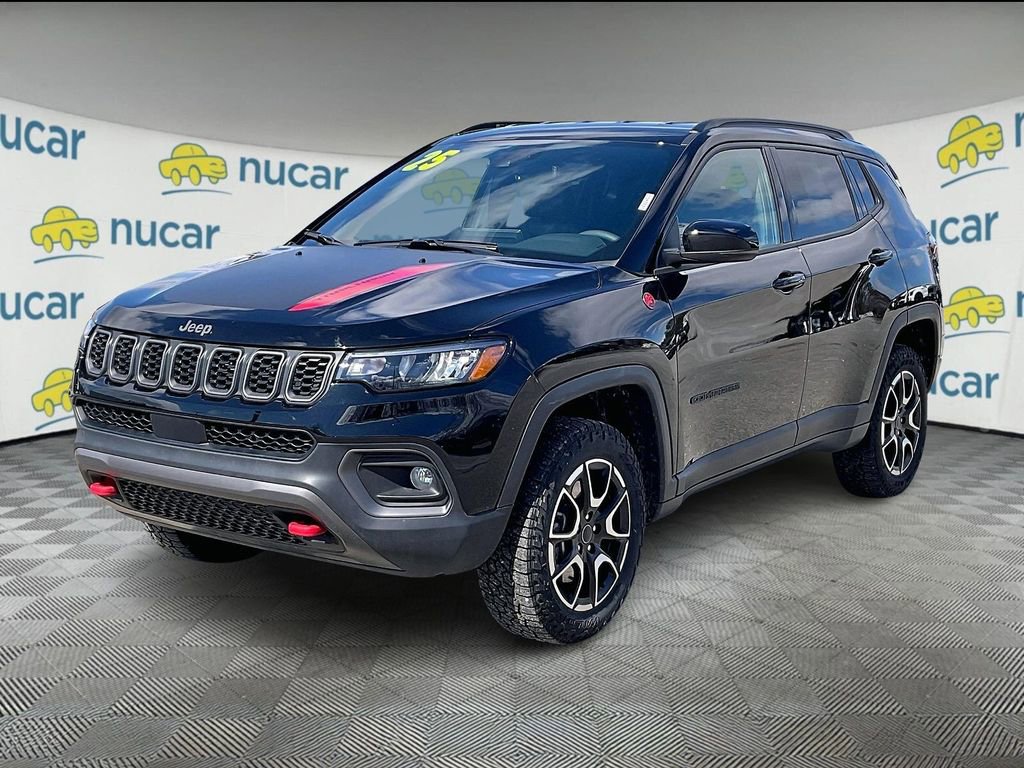 Used 2025 Jeep Compass Trailhawk image 3