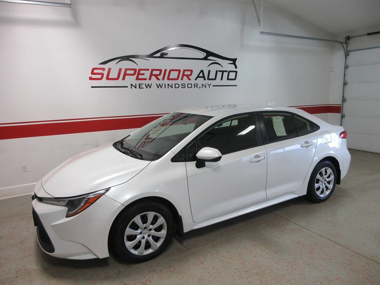 Used 2022 Toyota Corolla LE FWD image 2