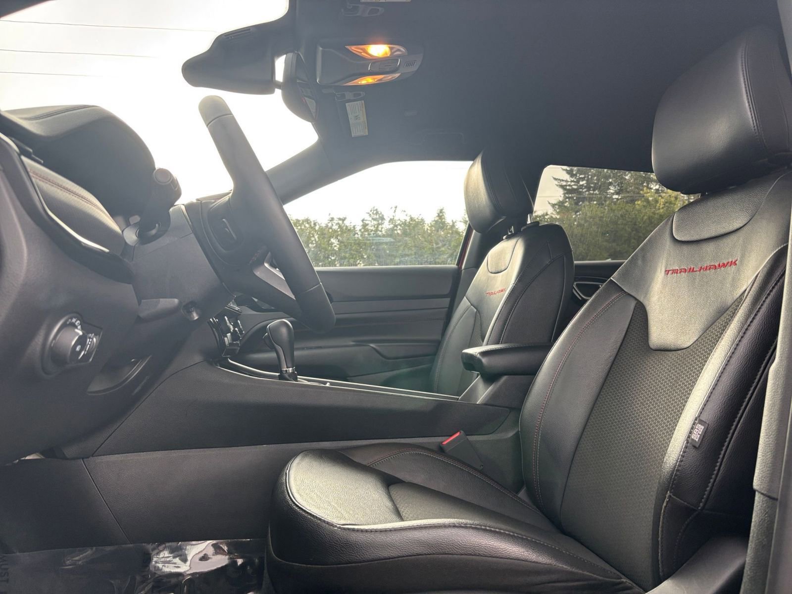 Used 2025 Jeep Compass Trailhawk image 27