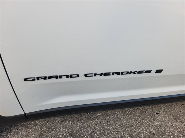 New 2025 Jeep Grand Cherokee Altitude image 3