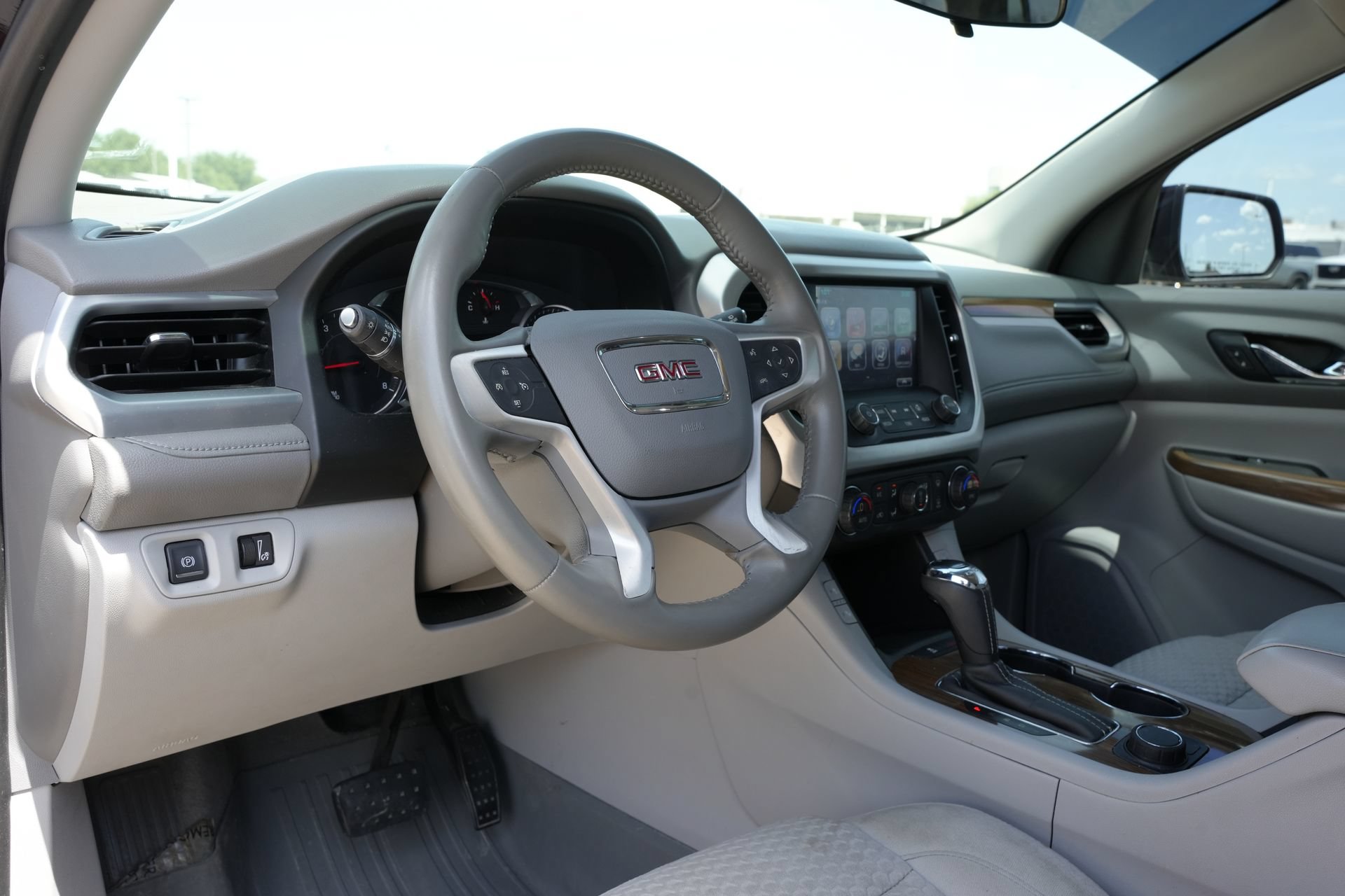 Used 2018 GMC Acadia SLE w/ Driver Alert Package I FWD image 17