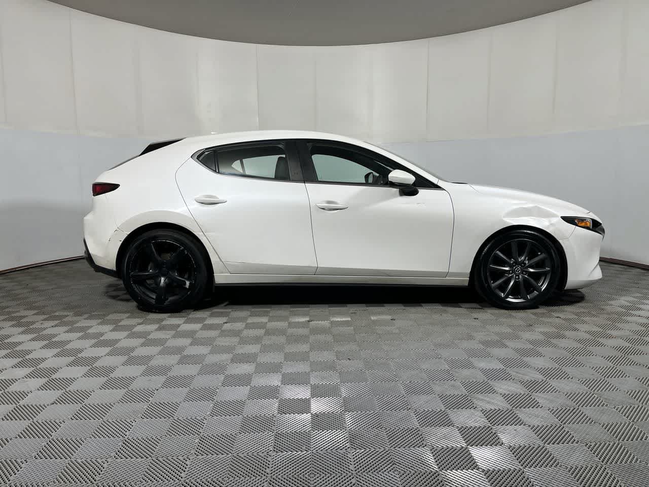 Used 2019 MAZDA MAZDA3 Hatchback w/ Preferred Package FWD image 9