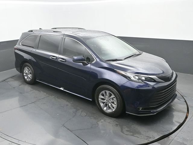 Used 2026 Toyota Sienna XLE AWD/4WD image 29