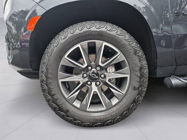 Used 2024 Chevrolet Suburban Z71 w/ Luxury Package AWD/4WD image 9