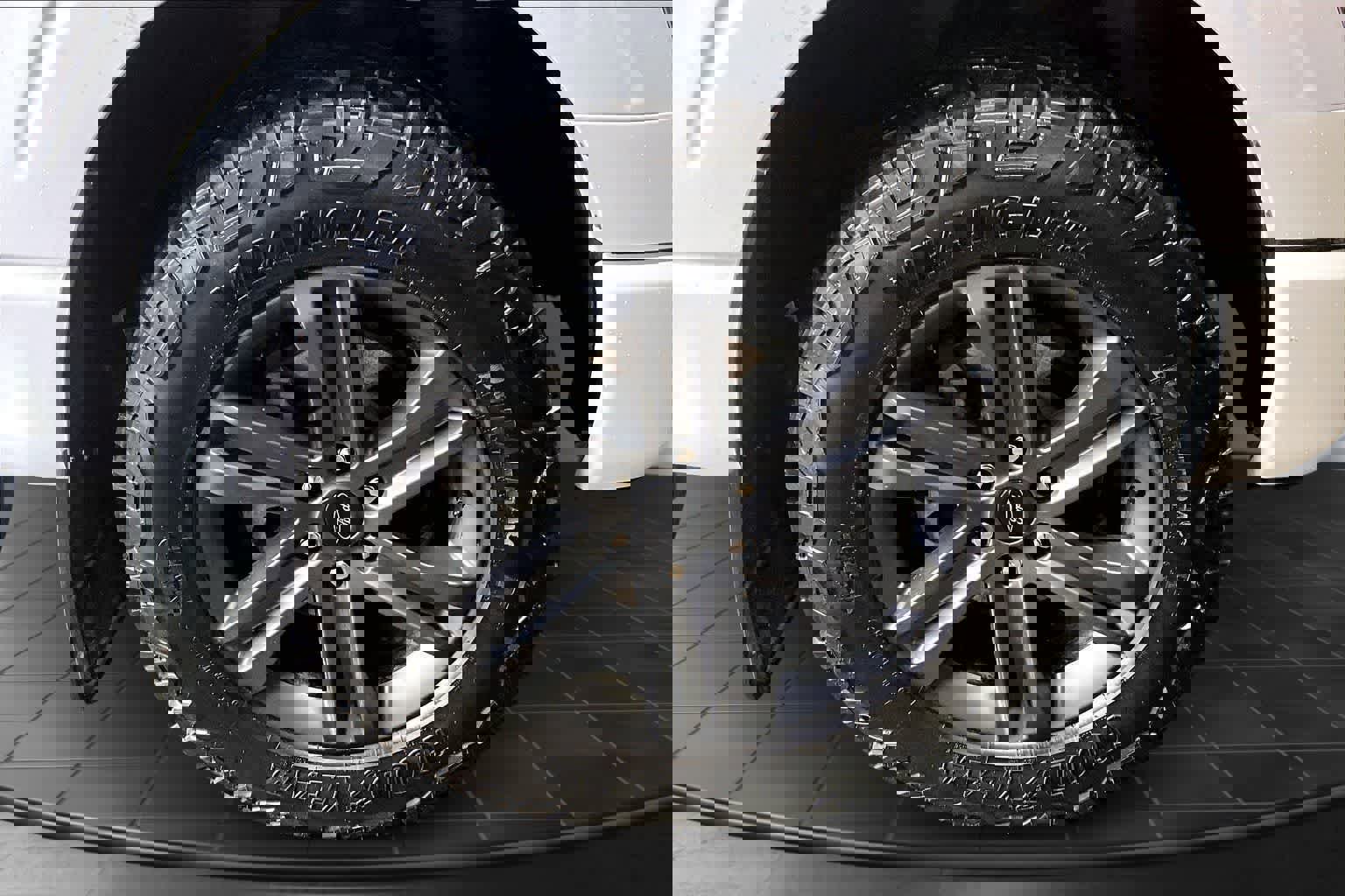 Used 2023 Ford F150 Lariat w/ Equipment Group 502A High AWD/4WD image 34