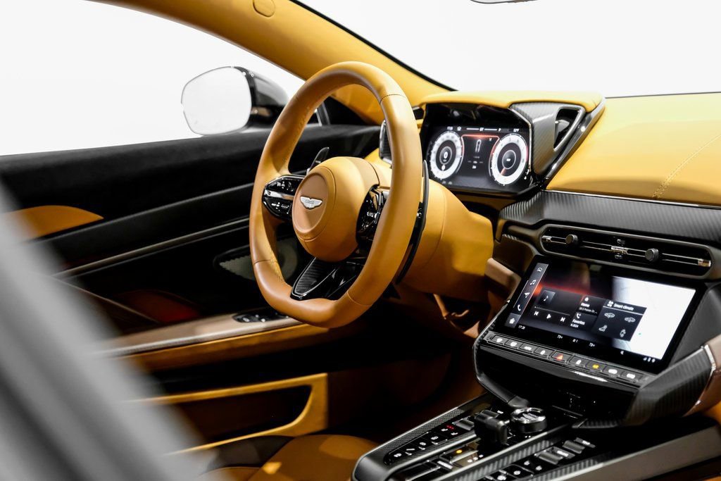 Used 2025 Aston Martin Vanquish image 10