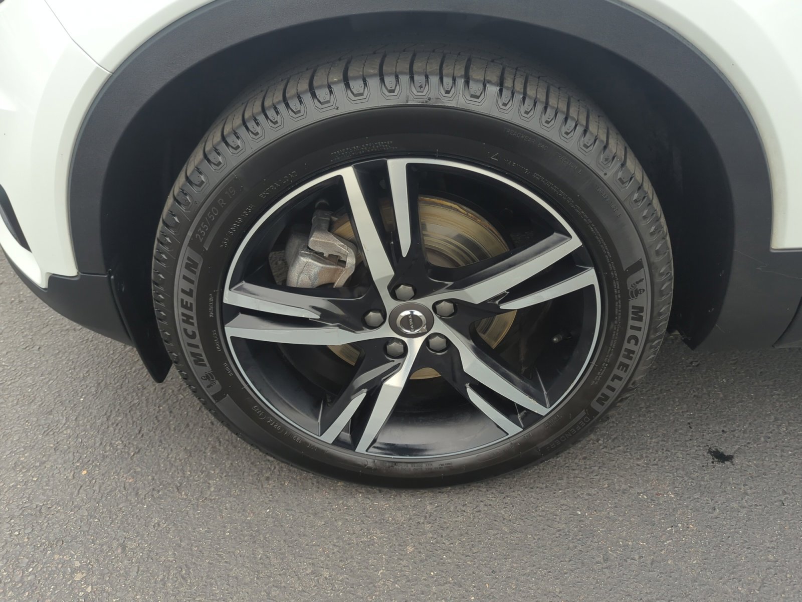 Used 2021 Volvo XC40 T5 R-Design w/ Climate Package image 25