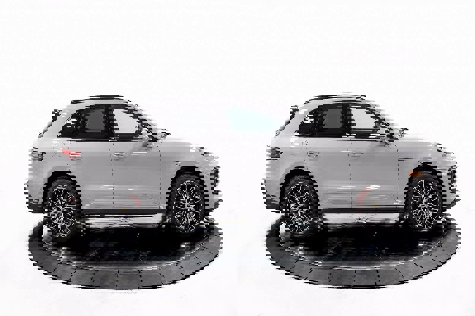 Certified 2025 Porsche Macan S image 8