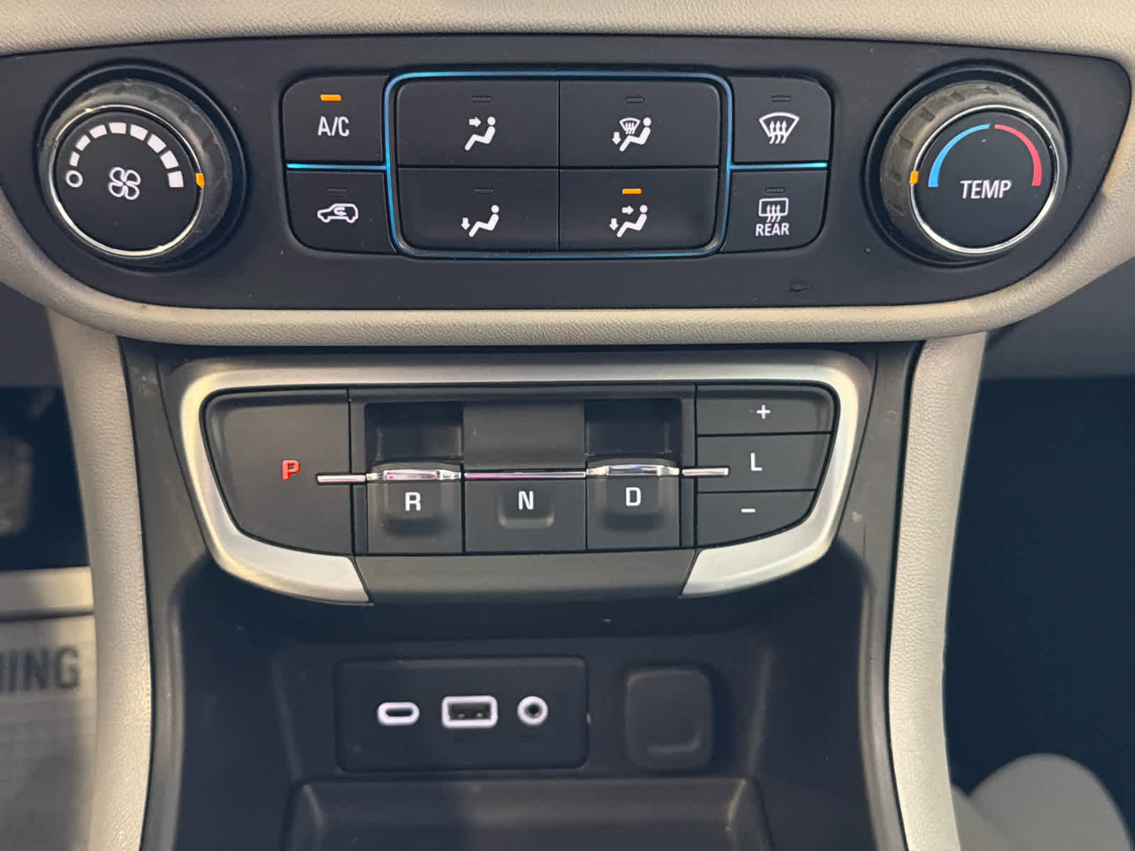 Used 2024 GMC Terrain SLE FWD image 35