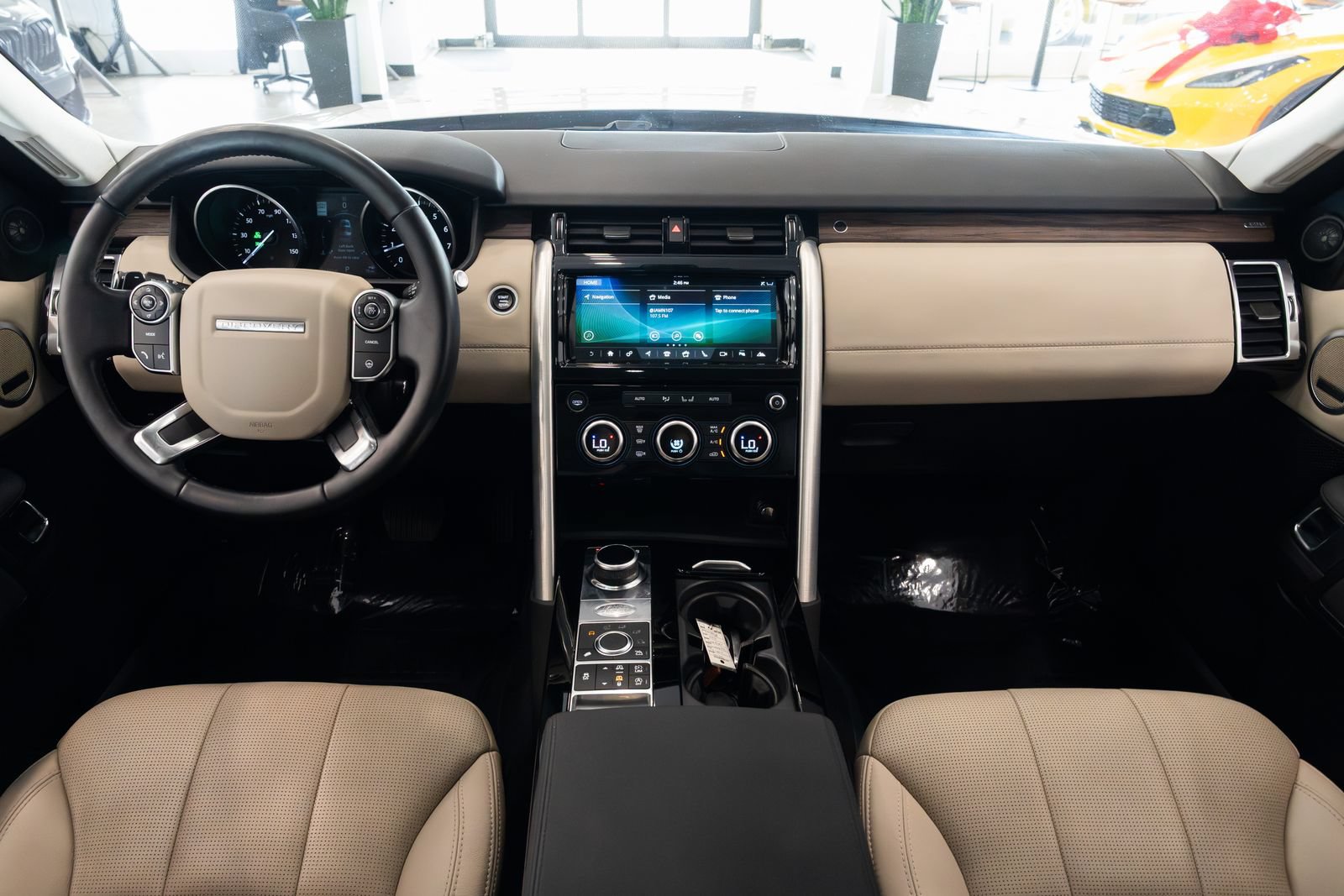 Used 2017 Land Rover Discovery HSE AWD/4WD image 9