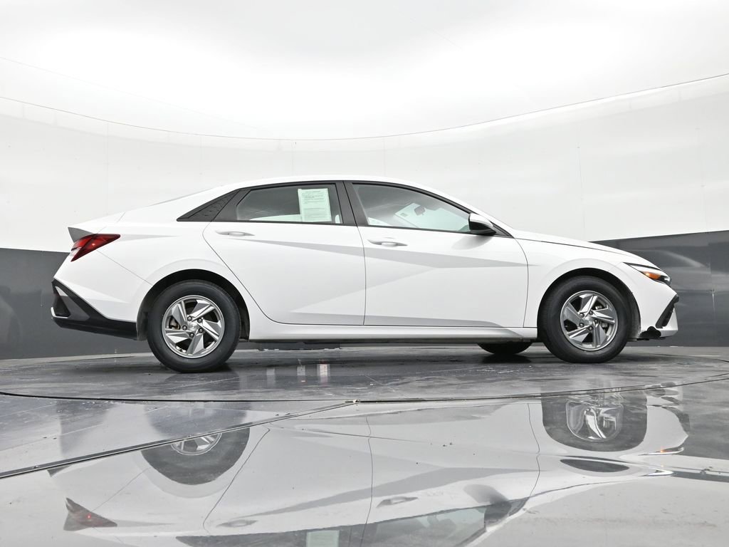 Used 2024 Hyundai Elantra SE image 25