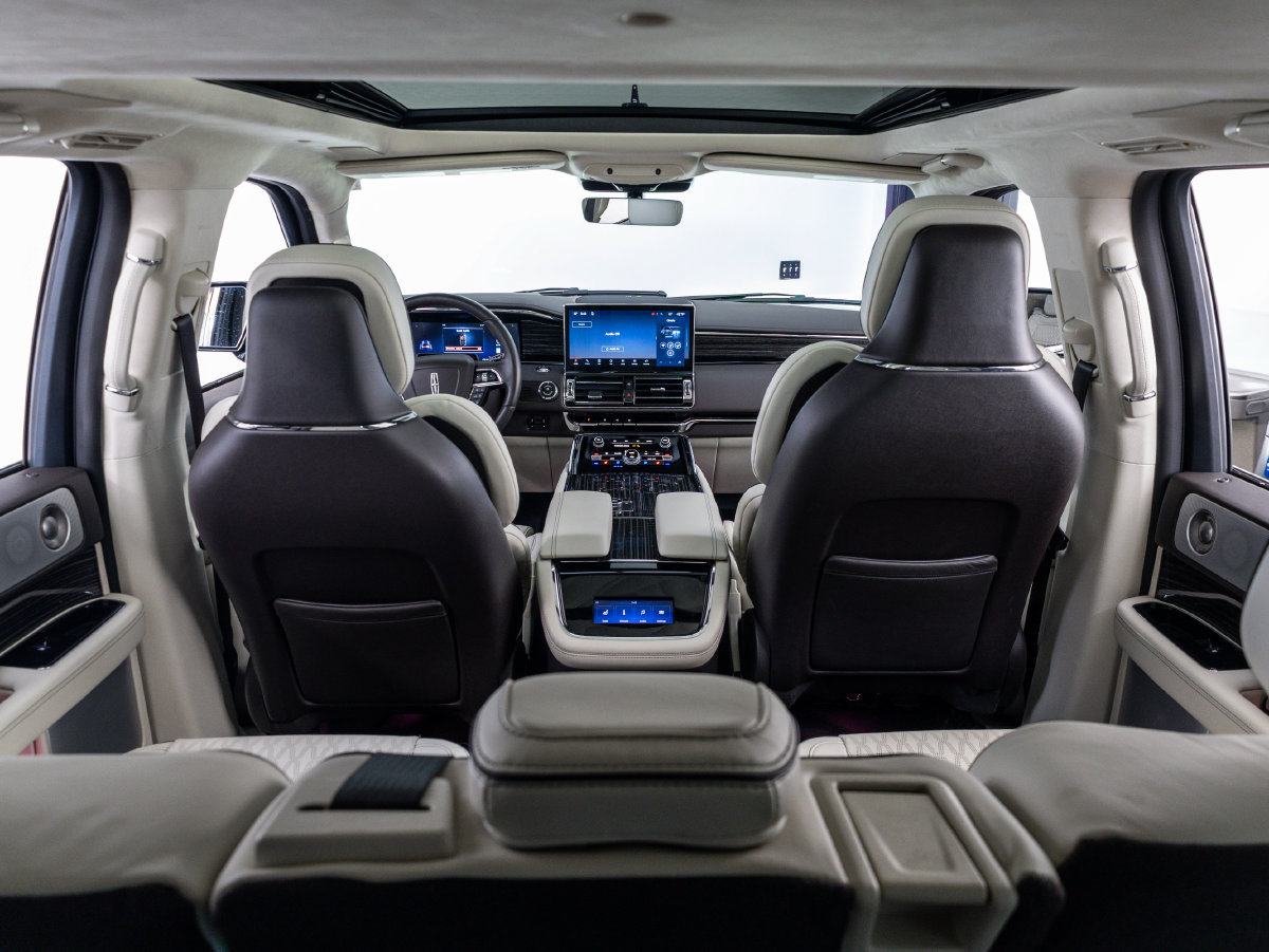 Used 2024 Lincoln Navigator Black Label AWD/4WD image 36