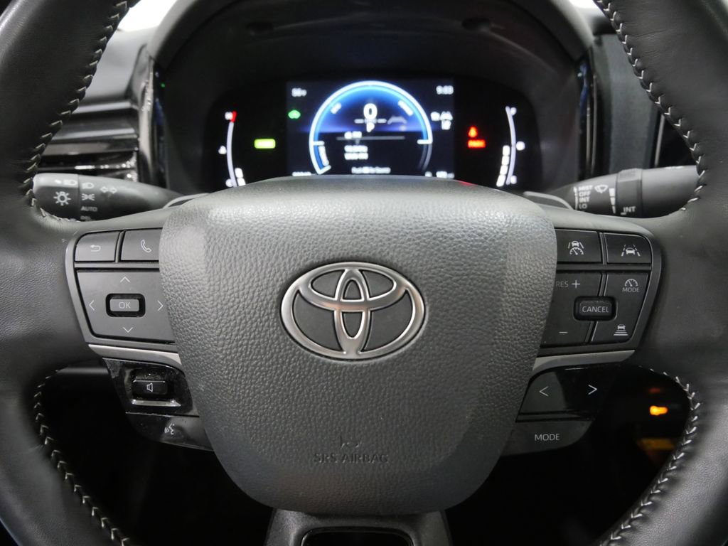Used 2025 Toyota Camry SE w/ Multimedia Upgrade Package AWD/4WD image 18