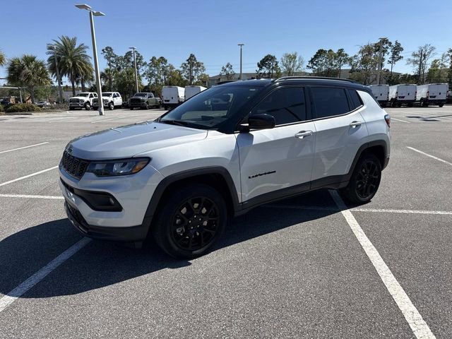 Used 2024 Jeep Compass Latitude w/ Altitude Special Edition image 7